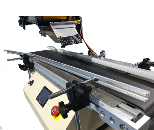 flat label applicator